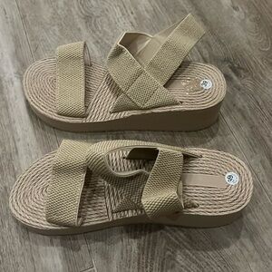 Low platform sandals